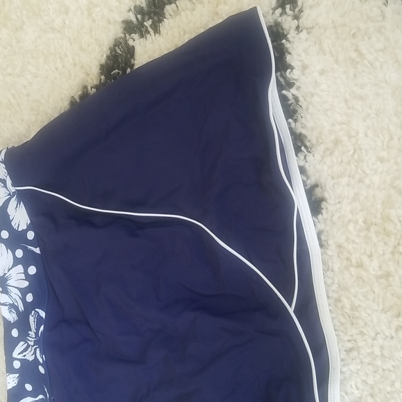 Uniarmoire Womens 2 piece bathing suit - Picture 5 of 9